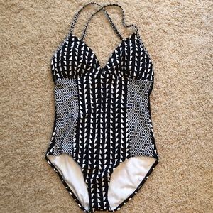 NWOT Land’s End  black and white swimsuit
